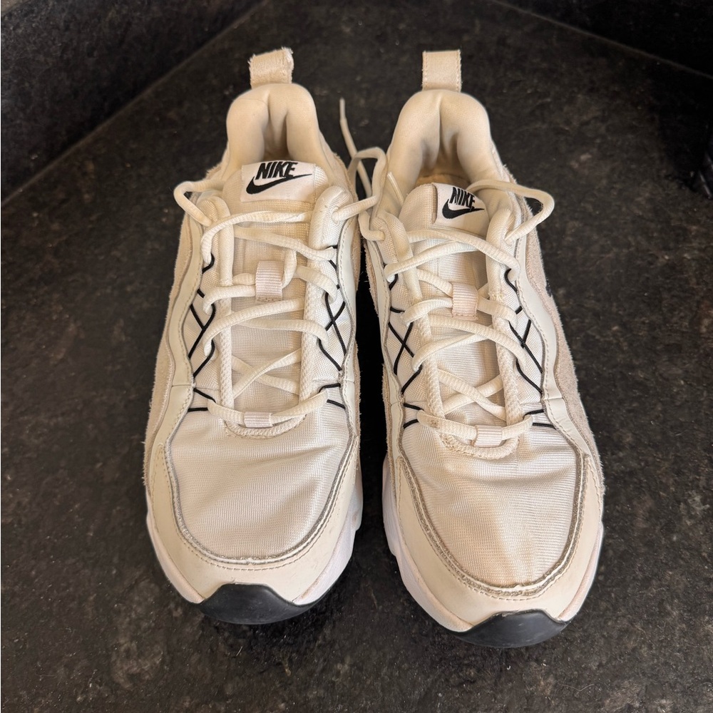 Nike RYZ 365 Sneakers